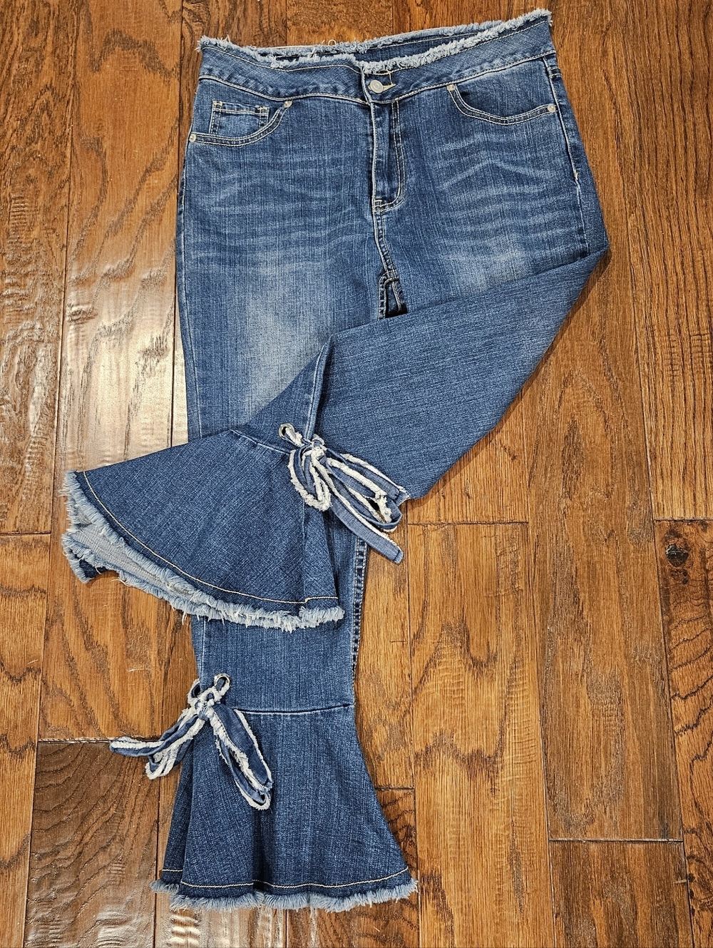 Gianni Bini Sweet Belle Denim Cropped Flare Jeans W/ Bow Hem, Blue - Size Large